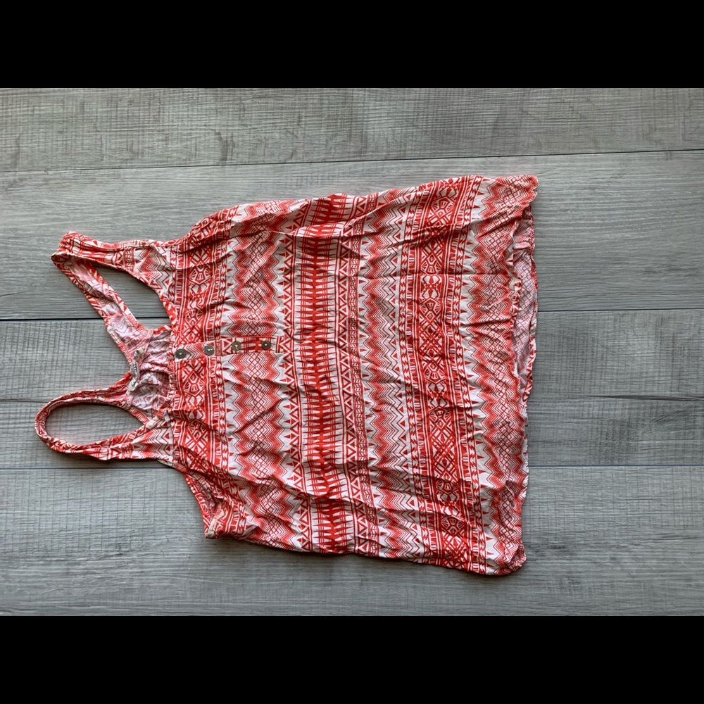 Sleeve less it’s peach/orange and white top